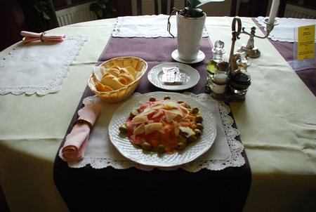 U Kota Wasyla, Chodzież