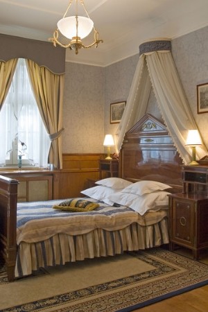 Pałac Czarny Las, Woźniki