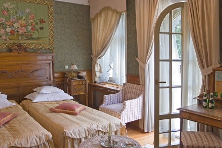 Pałac Czarny Las, Woźniki