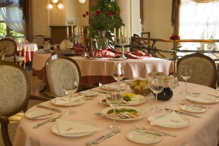 Pałac Czarny Las, Woźniki