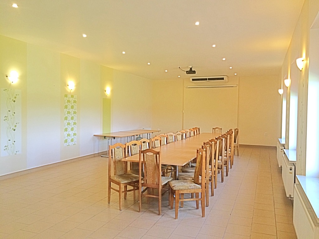 EKWOS - Pokoje & Restauracja, Grębiszew