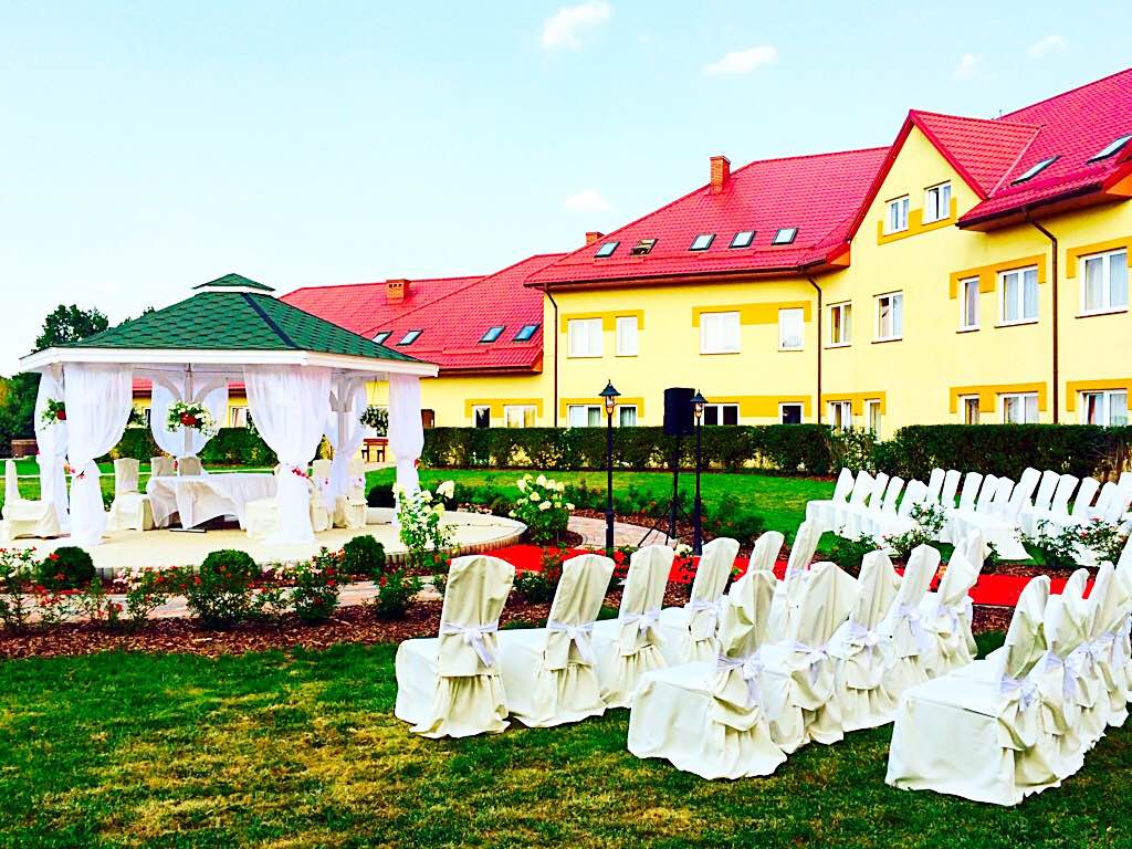 EKWOS - Pokoje & Restauracja, Grębiszew