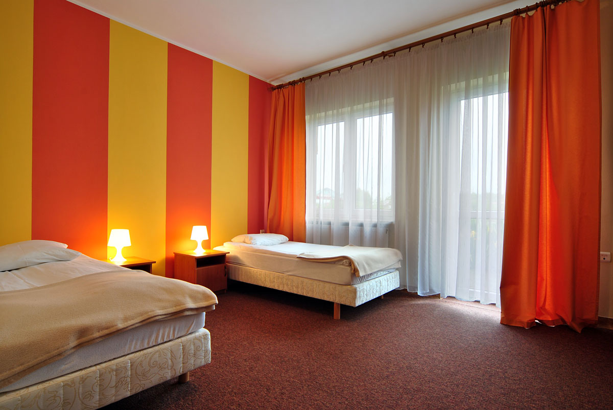 EKWOS - Pokoje & Restauracja, Grębiszew