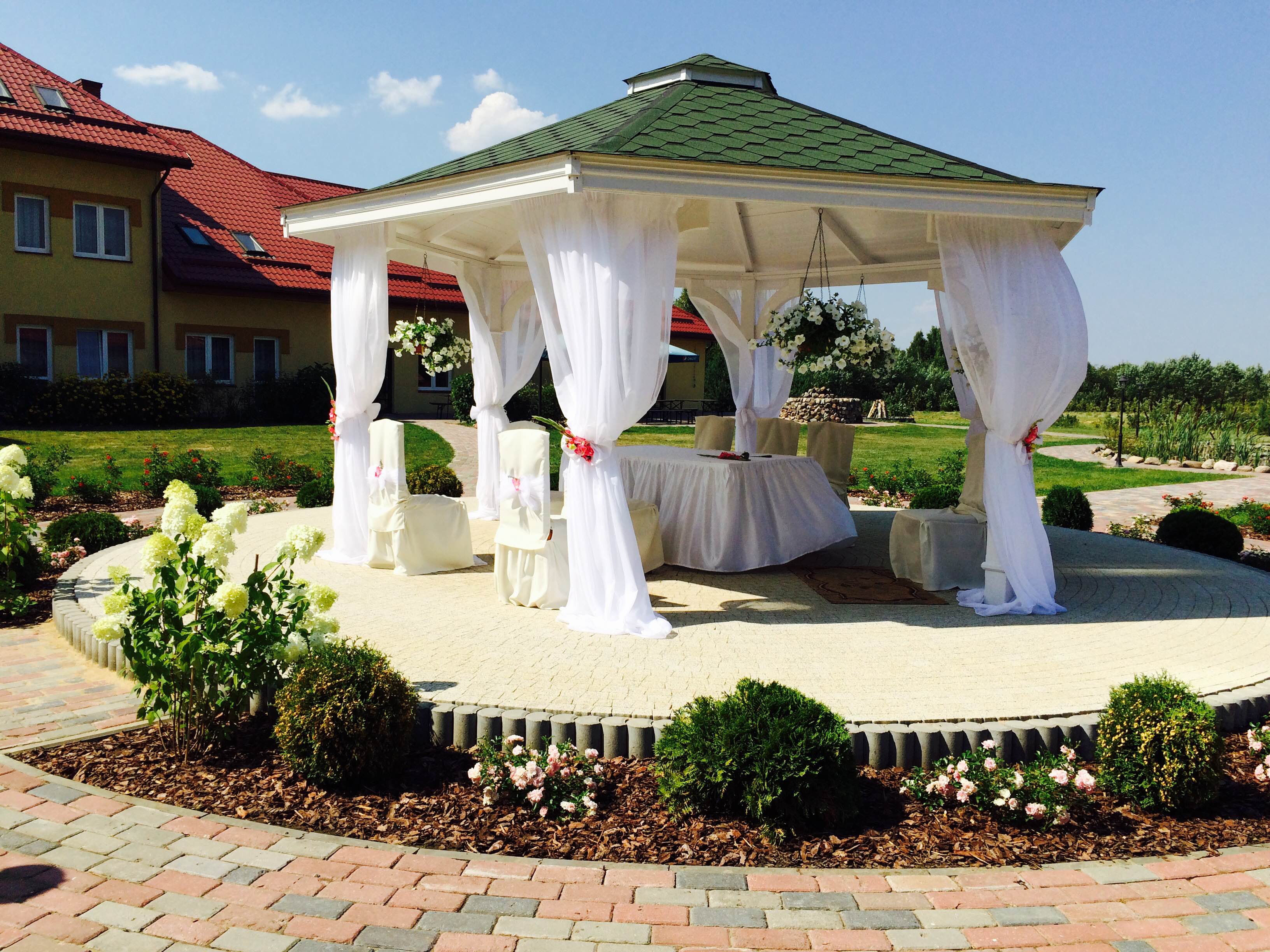 EKWOS - Pokoje & Restauracja, Grębiszew