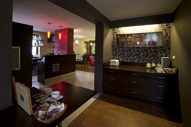 Neohotel Airport, Szczyglice