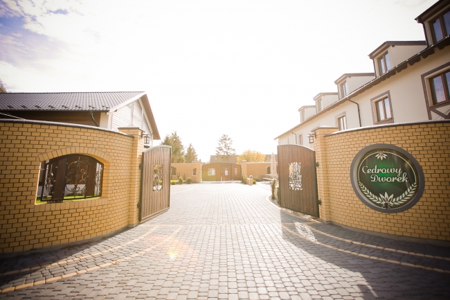Cedrowy Dworek, Cedry Wielkie