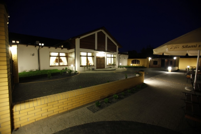 Cedrowy Dworek, Cedry Wielkie