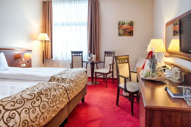 Rezerwuj Grand Royal Hotel, Poznań ul. Głogowska 358a - Hotele.eu
